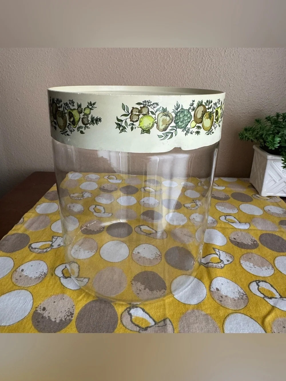 Vintage Pyrex Spice of Life circular storage canister with lid